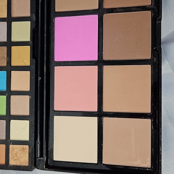 EYE AND FACE PALETTE - Picture 3 of 9